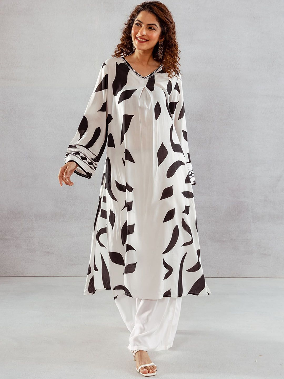 DIVASTRI Women Abstract Printed A-Line Kurta with Palazzo