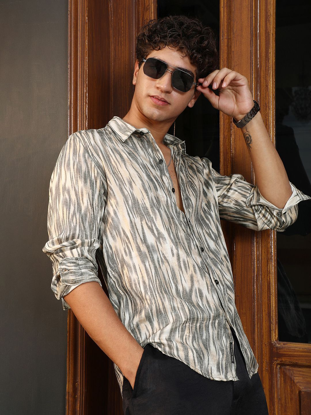 Campus Sutra Men Comfort Fit Abstract Printed Spread Collar Casual Shirt-picture-33