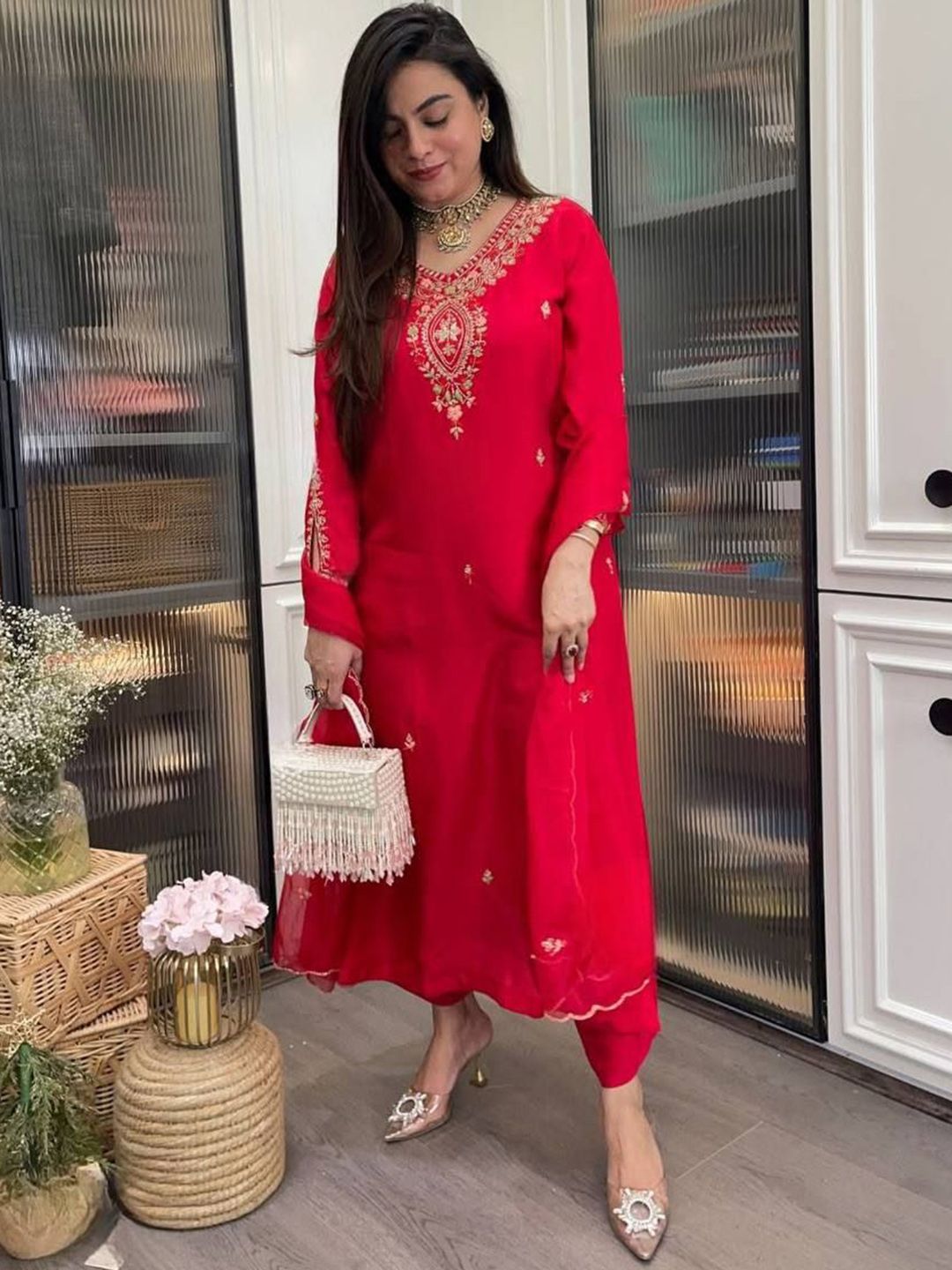 VARNI FABRICS Women Floral Embroidered Kurta with Trousers & Dupatta