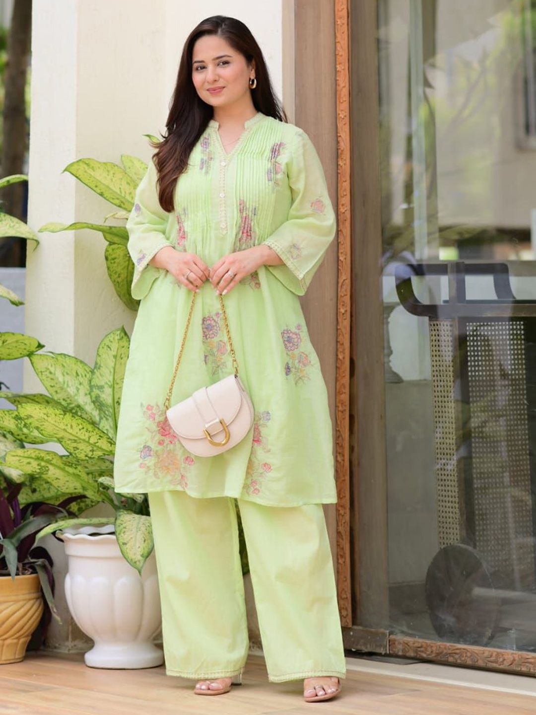 Art Avenue Women Floral Printed Regular Pure Cotton Kurta with Trousers Kurta Sets