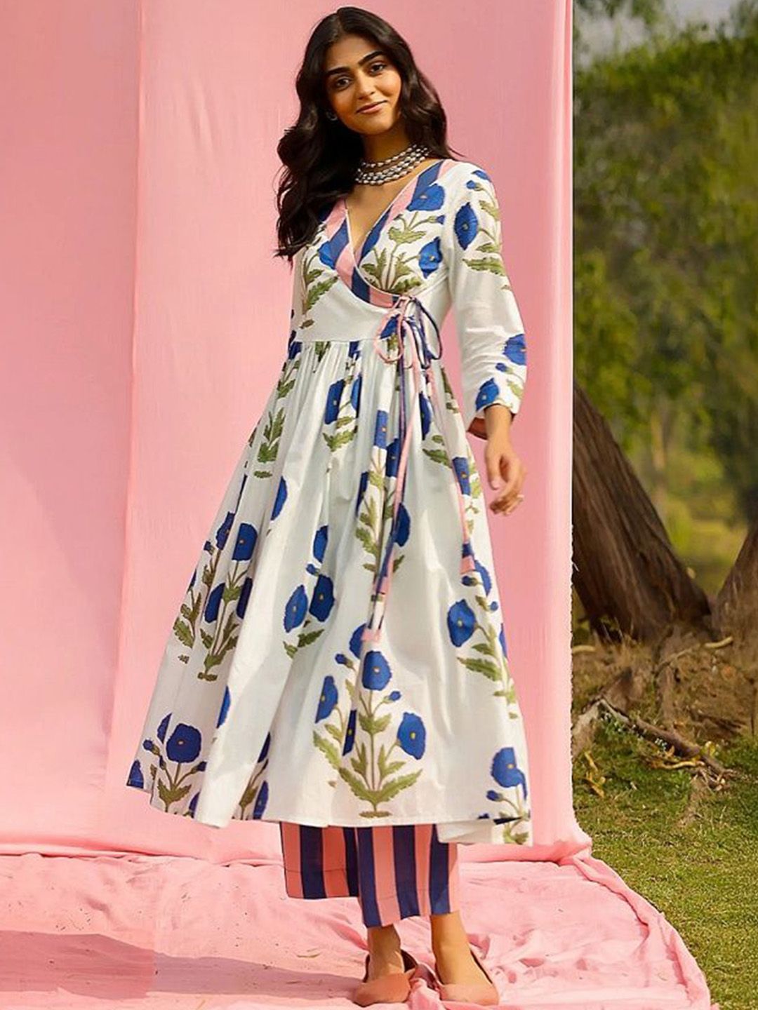 RESHAA Women Floral Printed A-Line Kurta with Palazzo