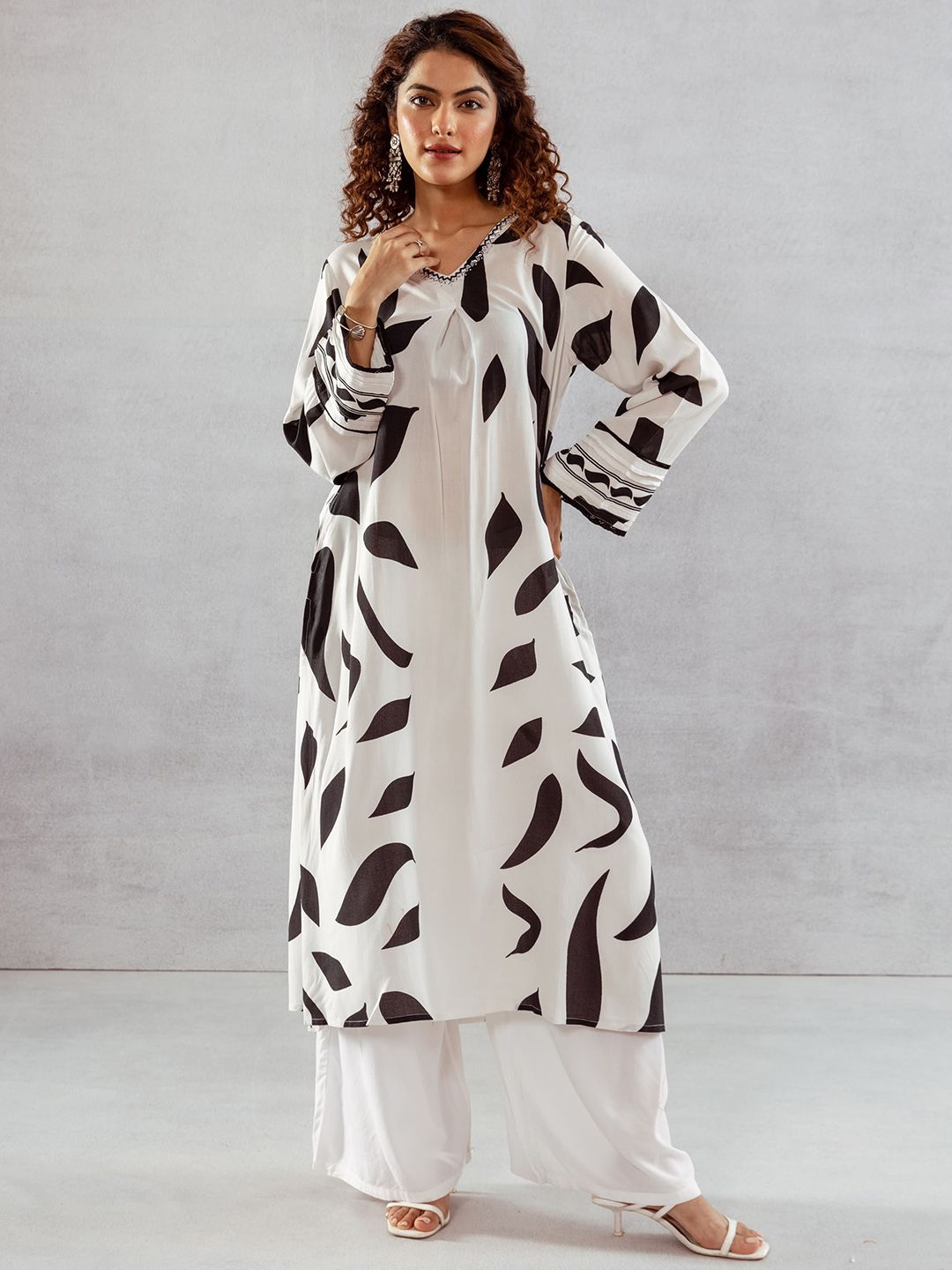 Nehamta Women Abstract Printed Kurta with Palazzo