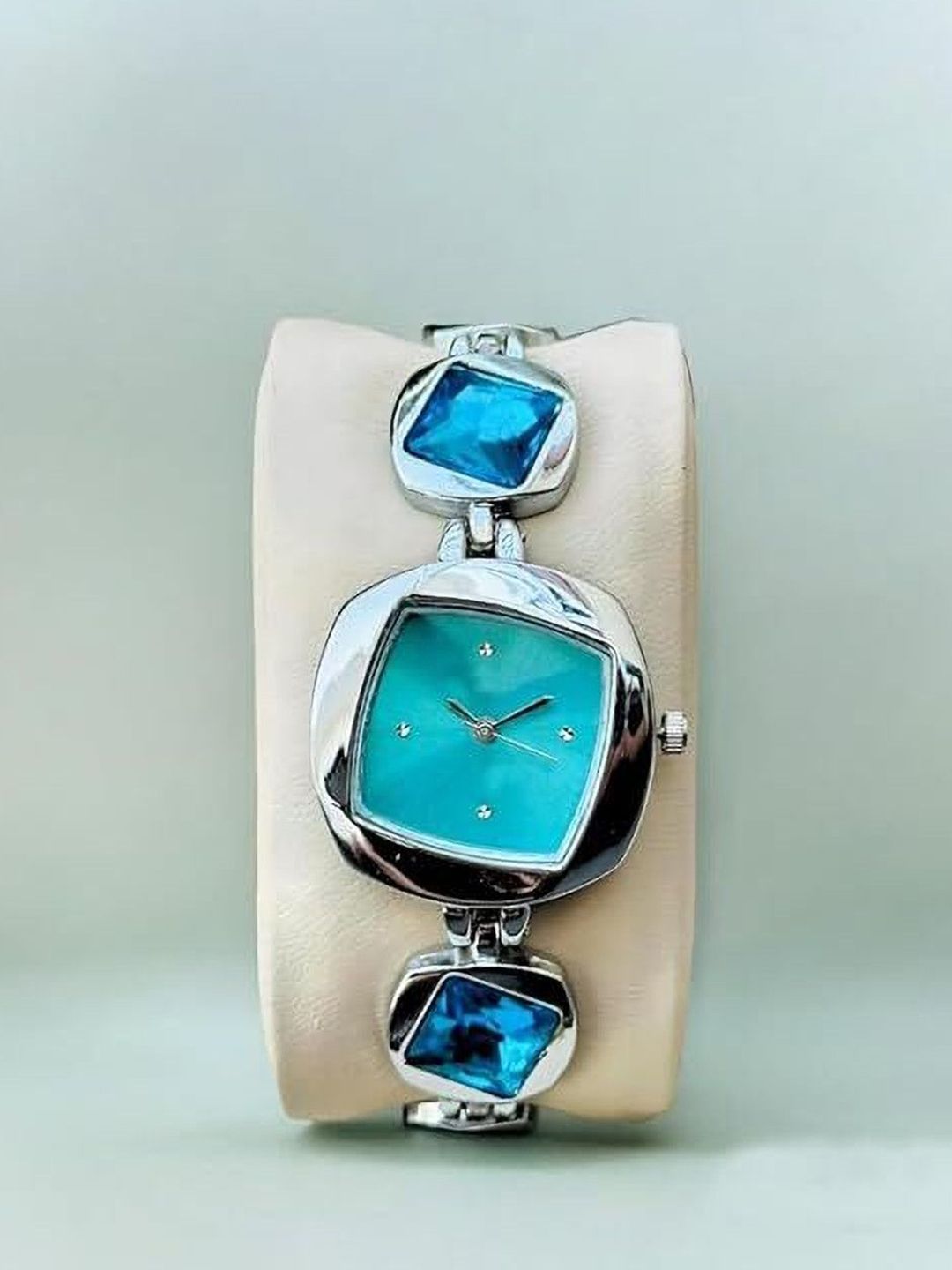THE SHOPOHOLIC Women Embellished Stainless Steel Straps Analogue Watch LR-SILVER SKY-image-23