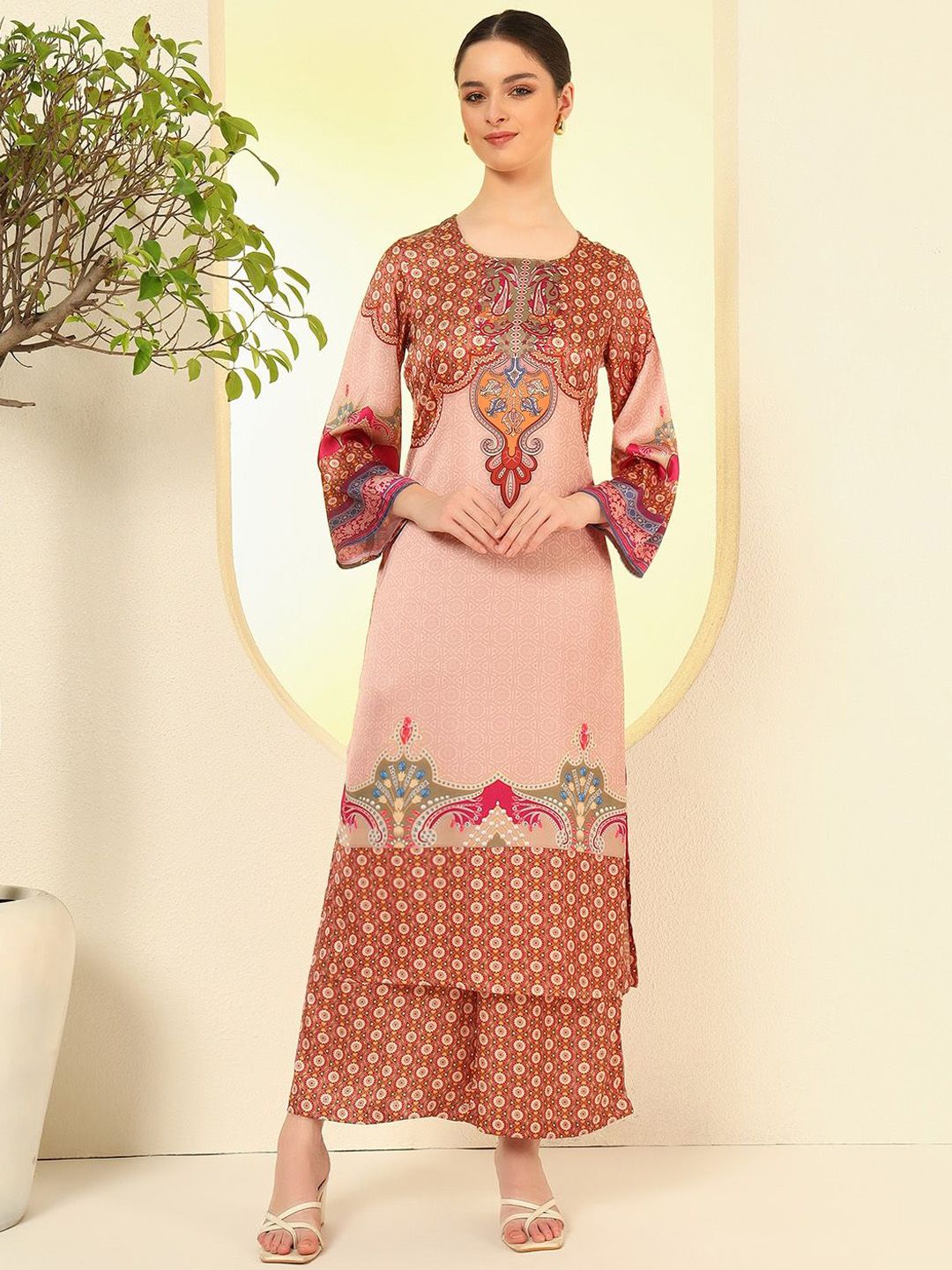 DIVASTRI Women Floral Printed Regular Kurta with Palazzos