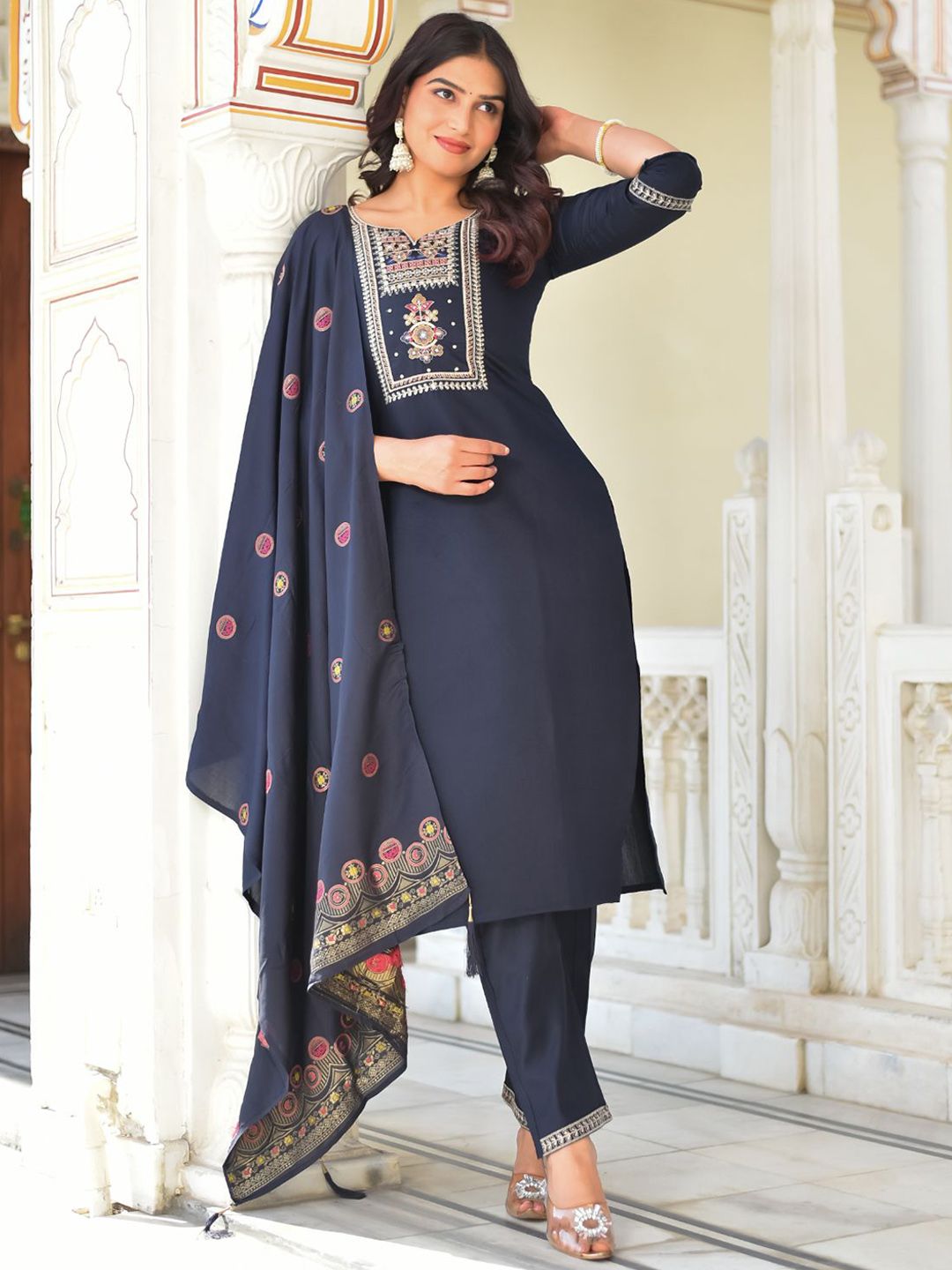 DISHWA FASHION Women Floral Embroidered Zari Pure Silk Kurta with Trousers & Dupatta