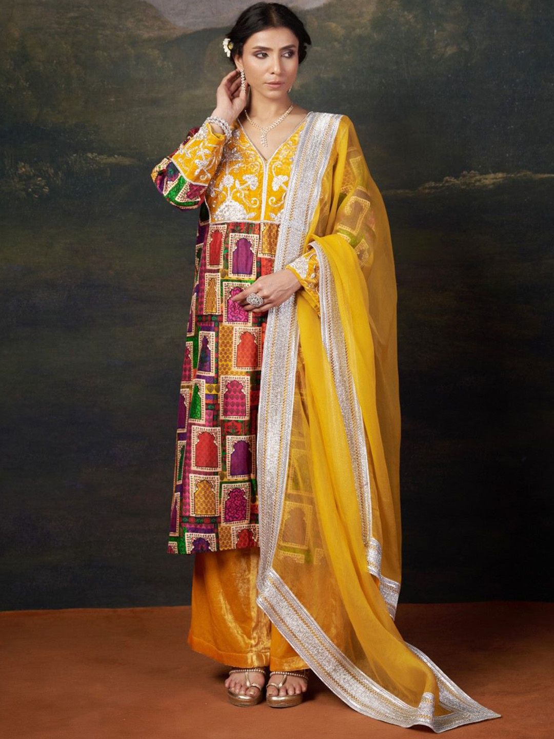 THETAA Women Ethnic Motif Jharoka Printed Hand-Embroidered Pure Silk Kurta with Trousers-image-7