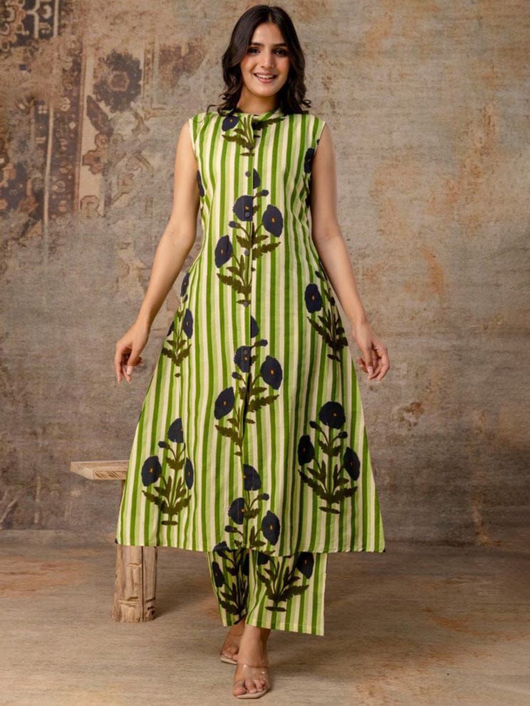 RESHAA Women Floral Printed Cotton Kurta with Palazzos