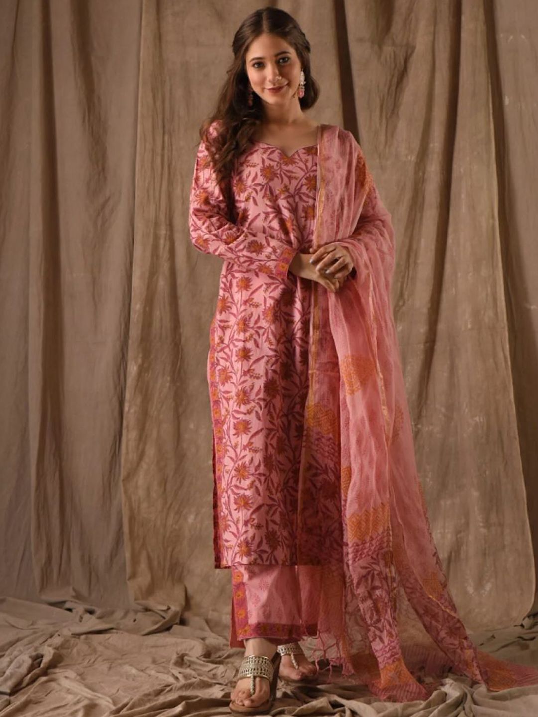 BAPS Floral Printed Notch Neck Straight Kurta With Trousers & Dupatta