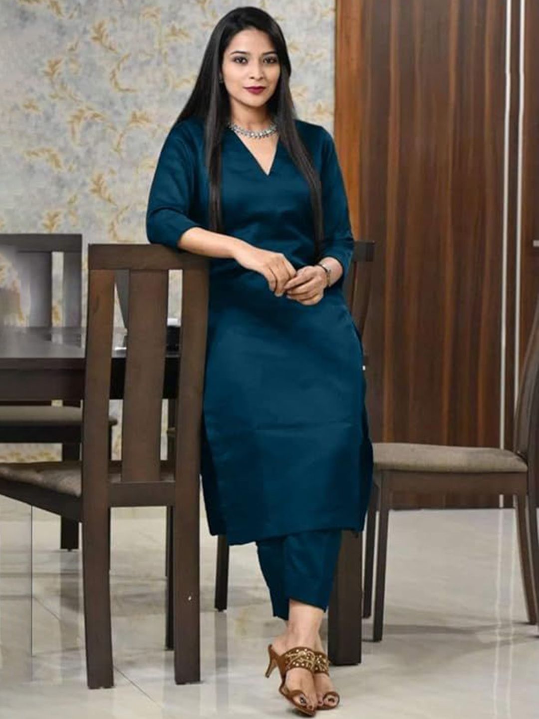 SHALIG V-Neck Straight Kurta With Trousers