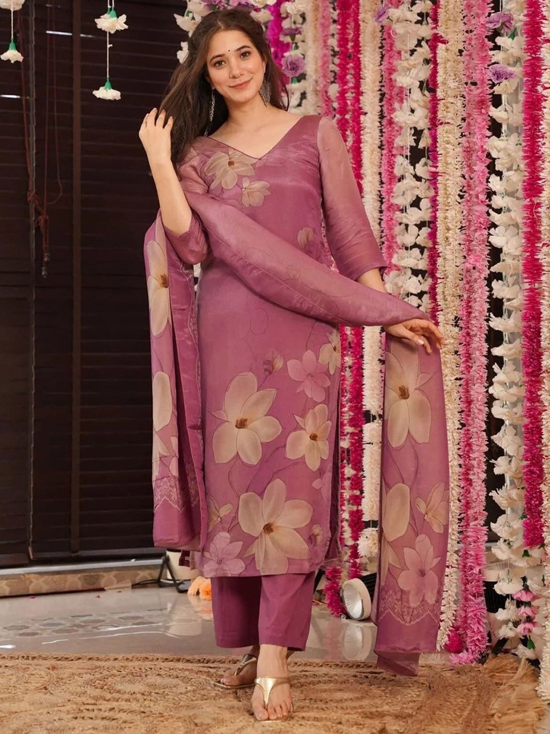 KOTRONS Women Floral Printed Kurta with Trousers & Dupatta