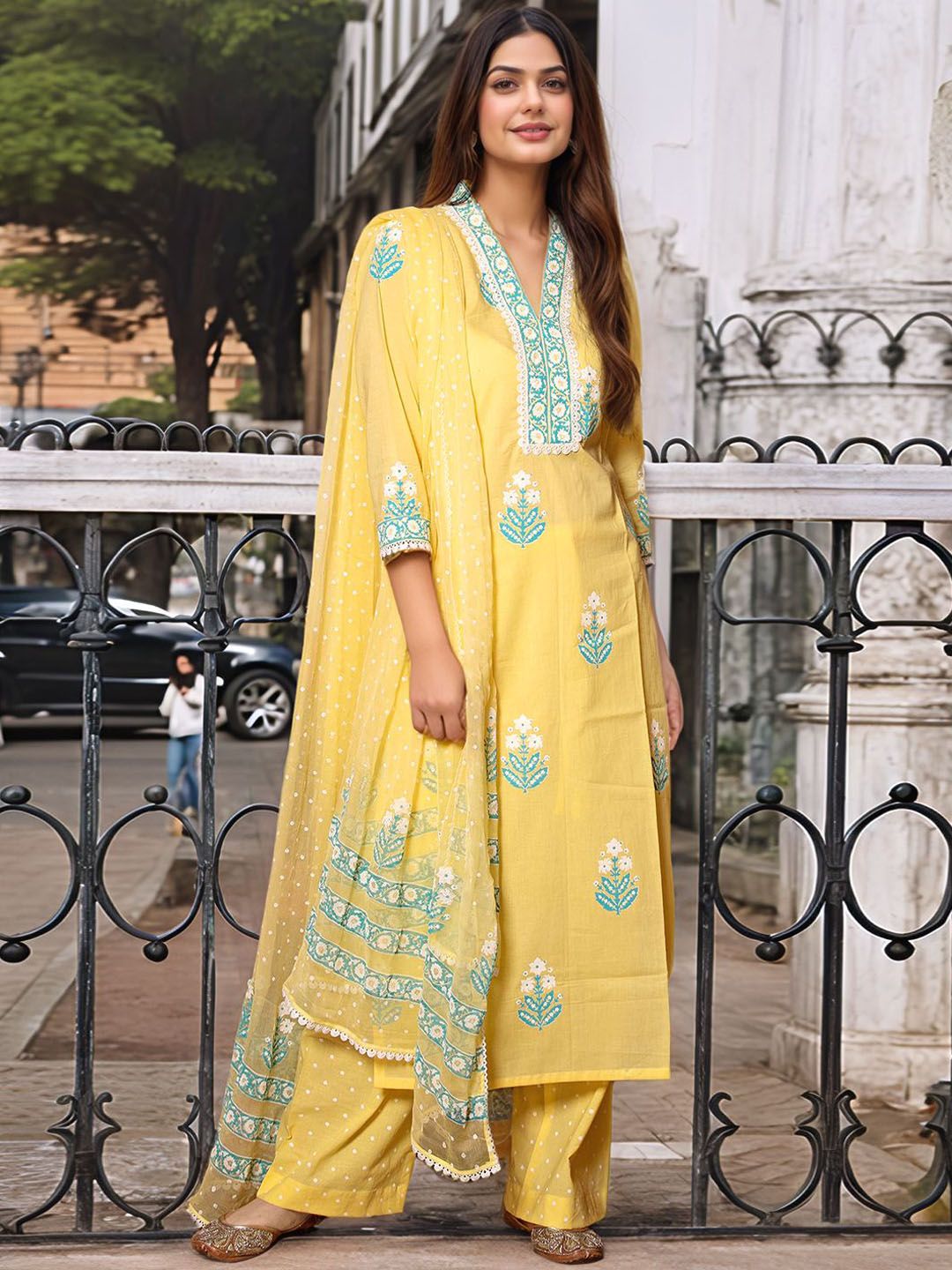 Moda Rapido Ethnic Motifs Printed V-Neck Thread Work Kurta With Palazzos & Dupatta