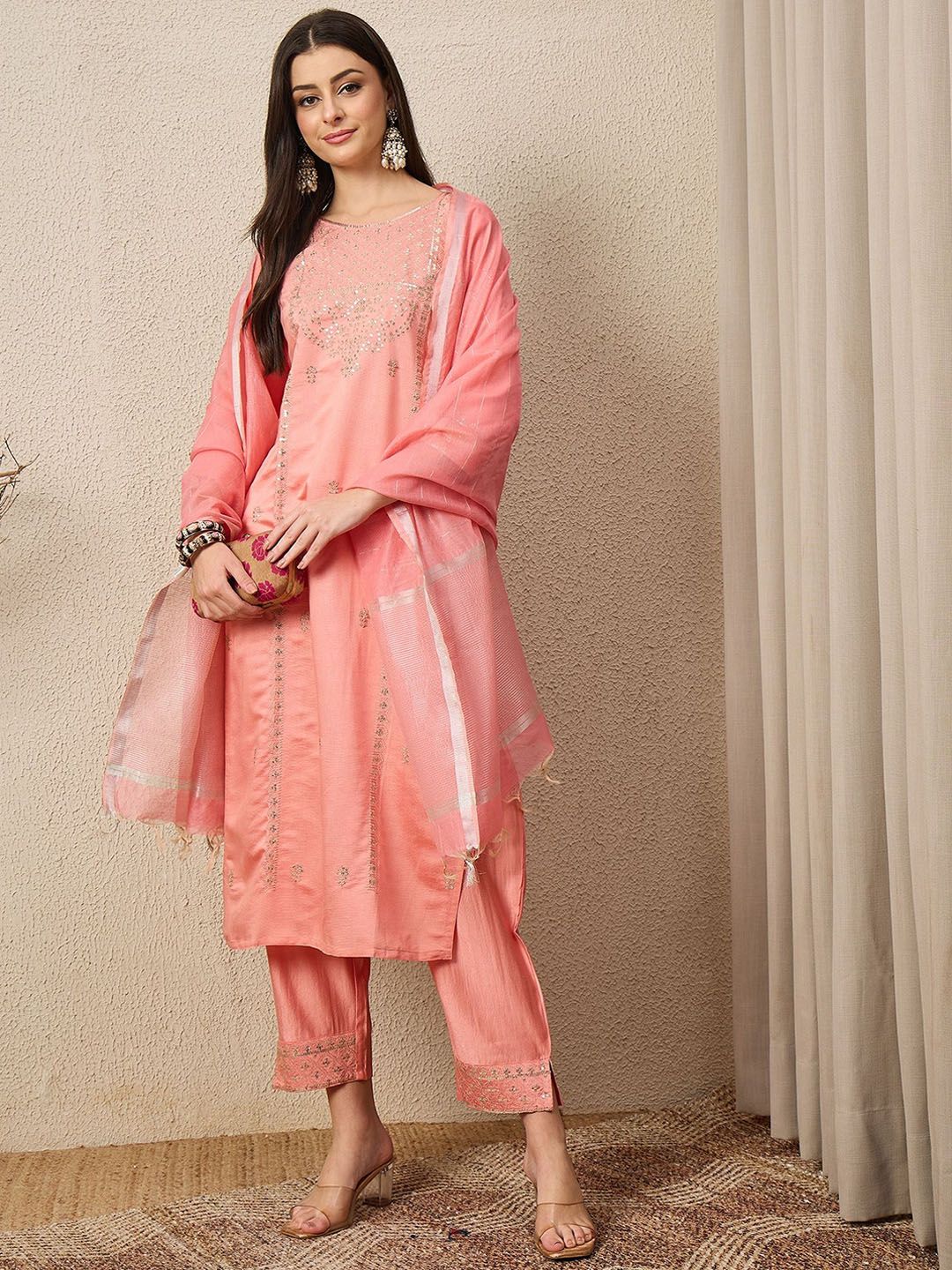 VredeVogel Women Floral Embroidered Regular Sequinned Kurta with Trousers & With Dupatta