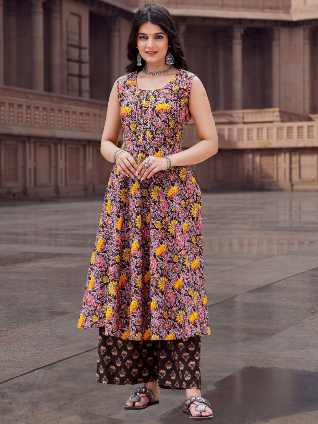 Mokshielite Women Floral Printed Gotta Patti Pure Cotton Kurta with Palazzos & Dupatta