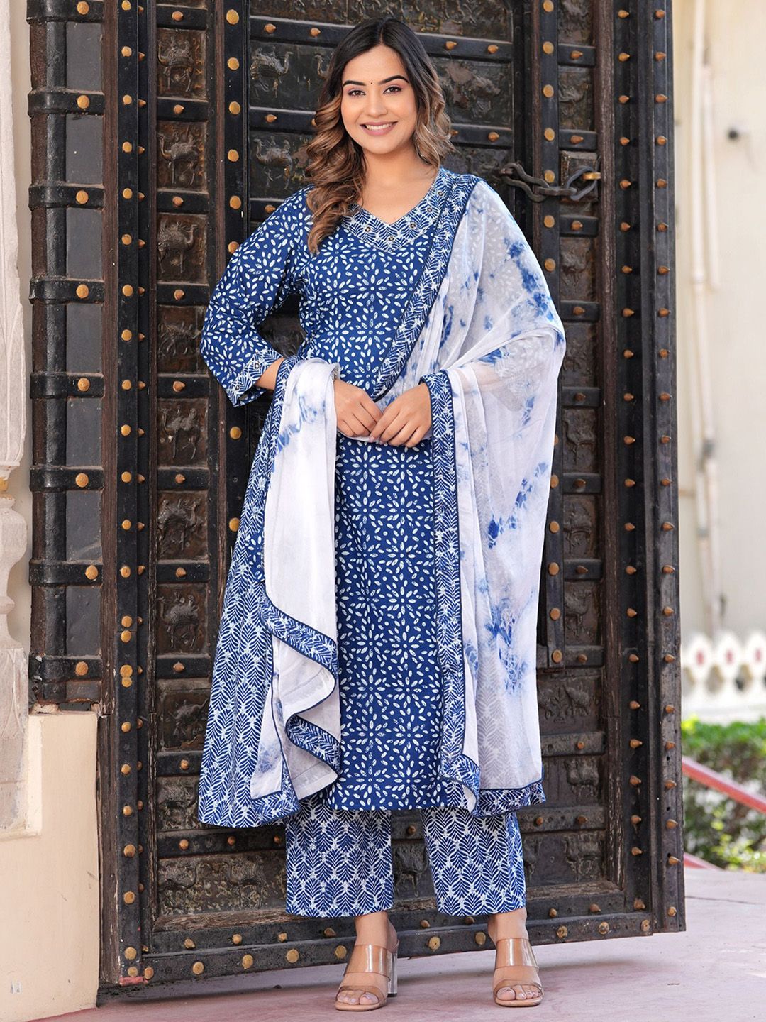 HERE&NOW Women Floral Printed Kurta with Trousers & Dupatta