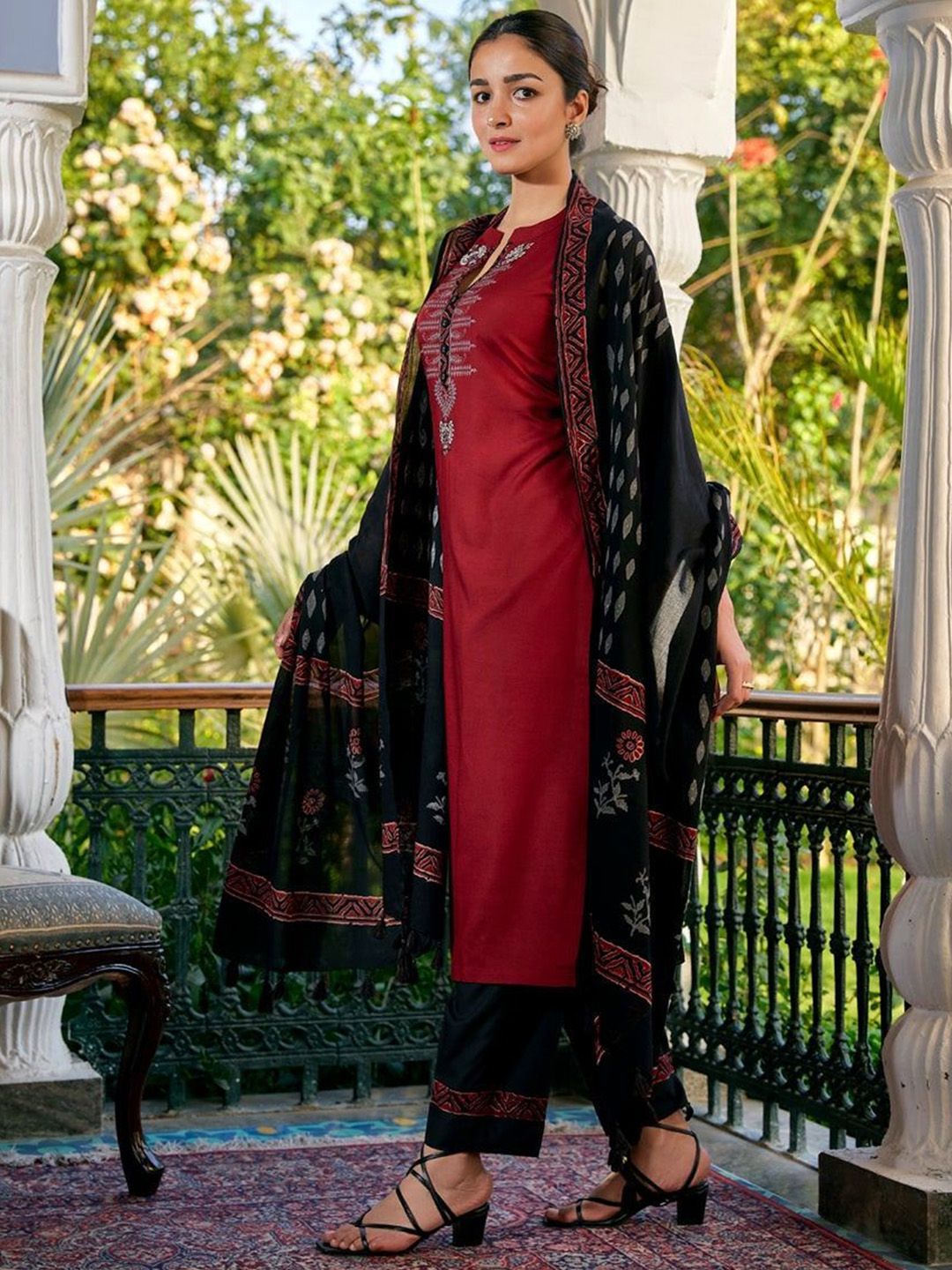 JAIPURI BUNAAI Motifs Yoke Design Mandarin Collar Straight Kurta With Trouser & Dupatta