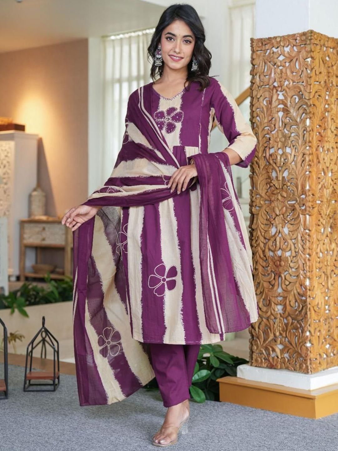 RESHAA Women Floral Printed Regular Pure Cotton Kurta with Pyjamas & Dupatta