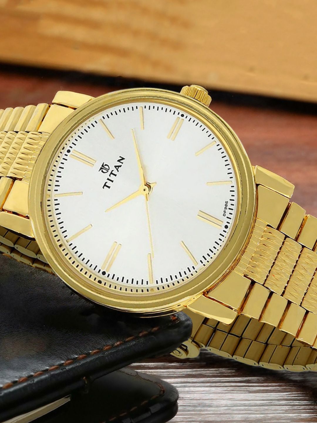 Titan Men Silver-Toned Dial Watch 1712YM01