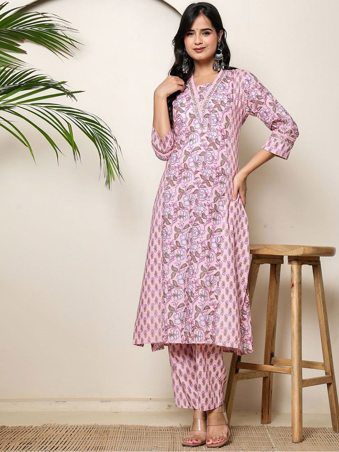 BADRIBHAI APPAREL Women Floral Printed Cotton Kurta with Trouser