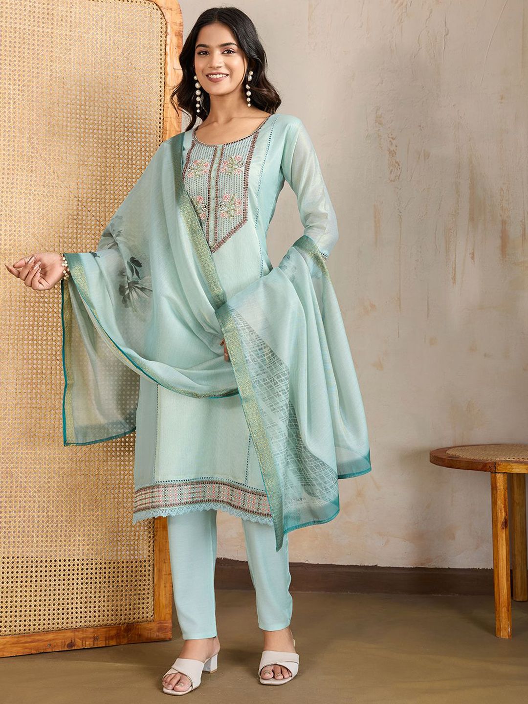 Inddus Women Floral Printed Kurta with Churidar & Dupatta