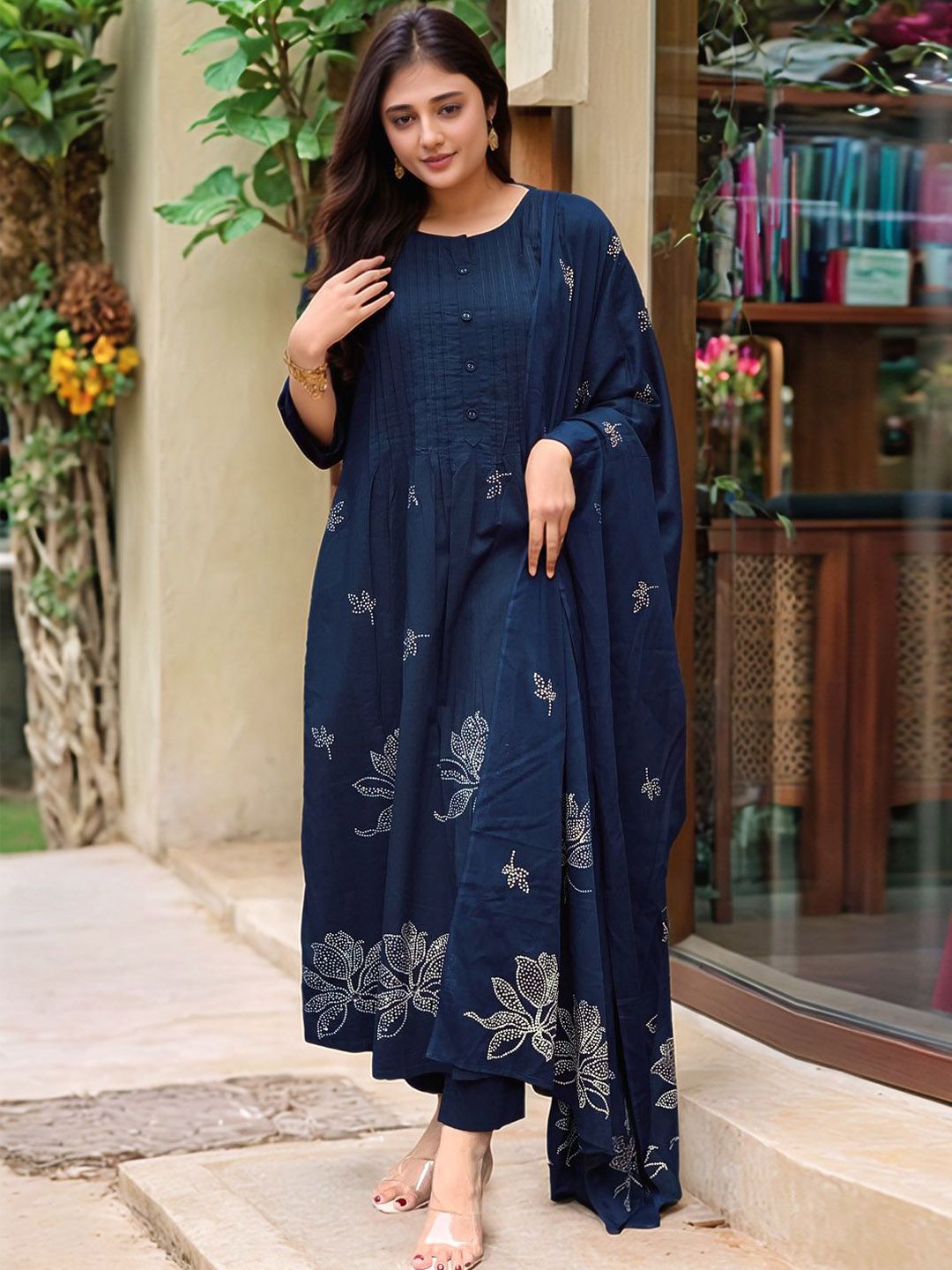 Moda Rapido Women Floral Self Design Regular Kurta with Trousers & Dupatta