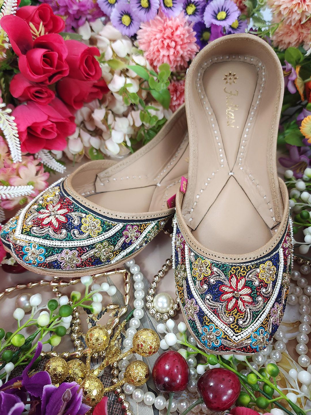 Fulkari Women Embellished Ethnic Mojaris-picture-49
