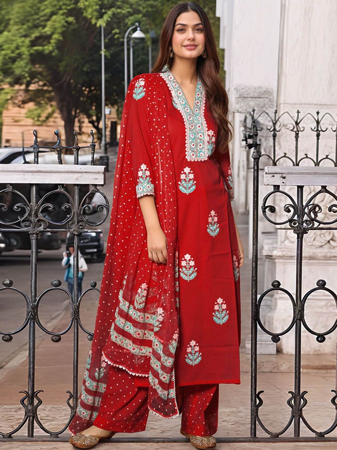 Moda Rapido Women Floral Printed Sequinned Kurta & Palazzo With Dupatta