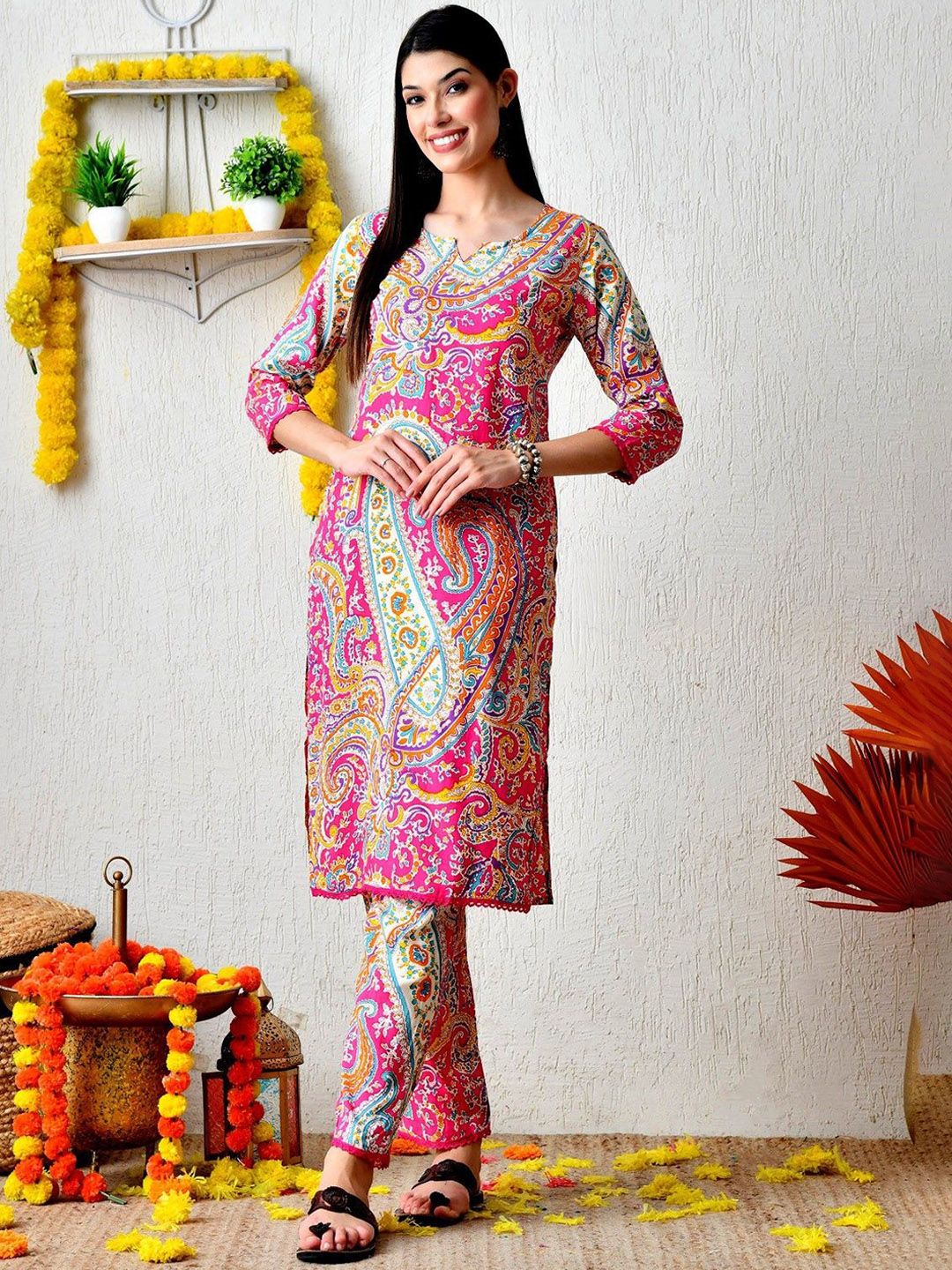 PRISCA Floral Printed Round Neck Straight Kurta With Trousers