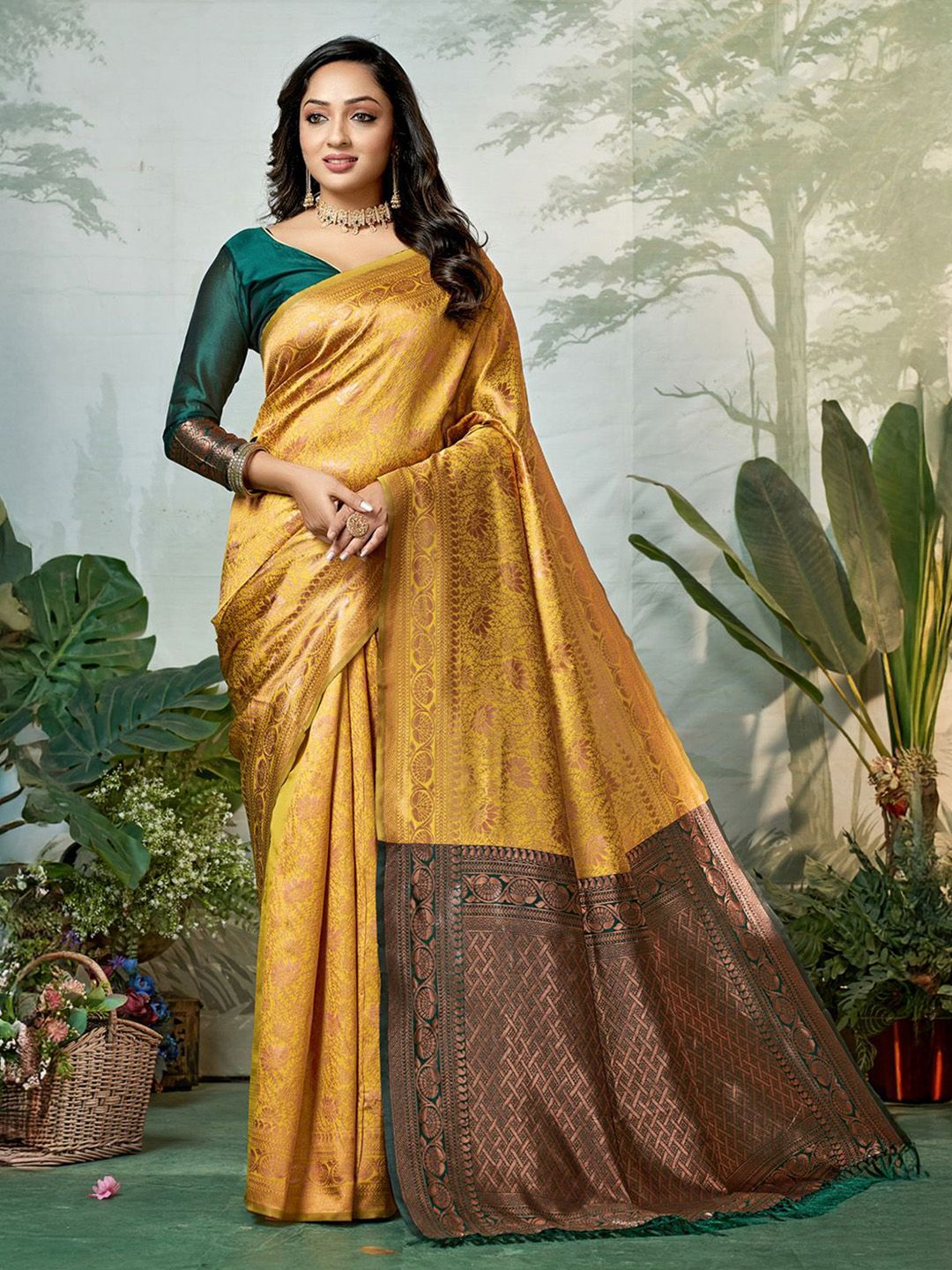 DIVASTRI Women Woven Design Zari Pure Silk Banarasi Saree With Blouse-picture-12