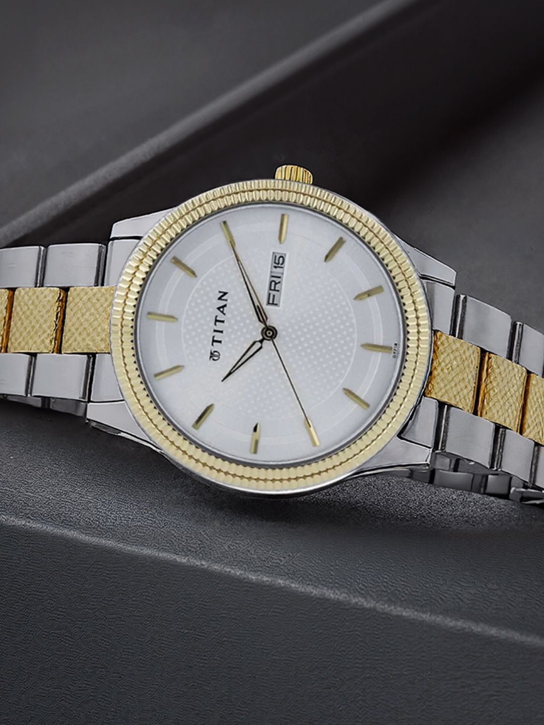 Titan Karishma Men Silver Analogue watch NL1650BM03