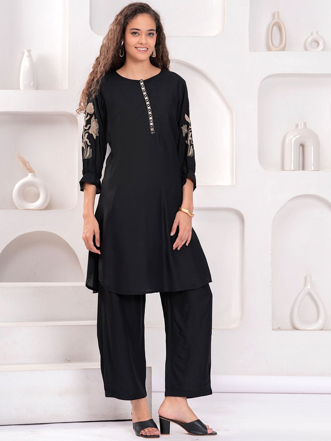 JC4U Women Floral Embroidered Kurta with Palazzo