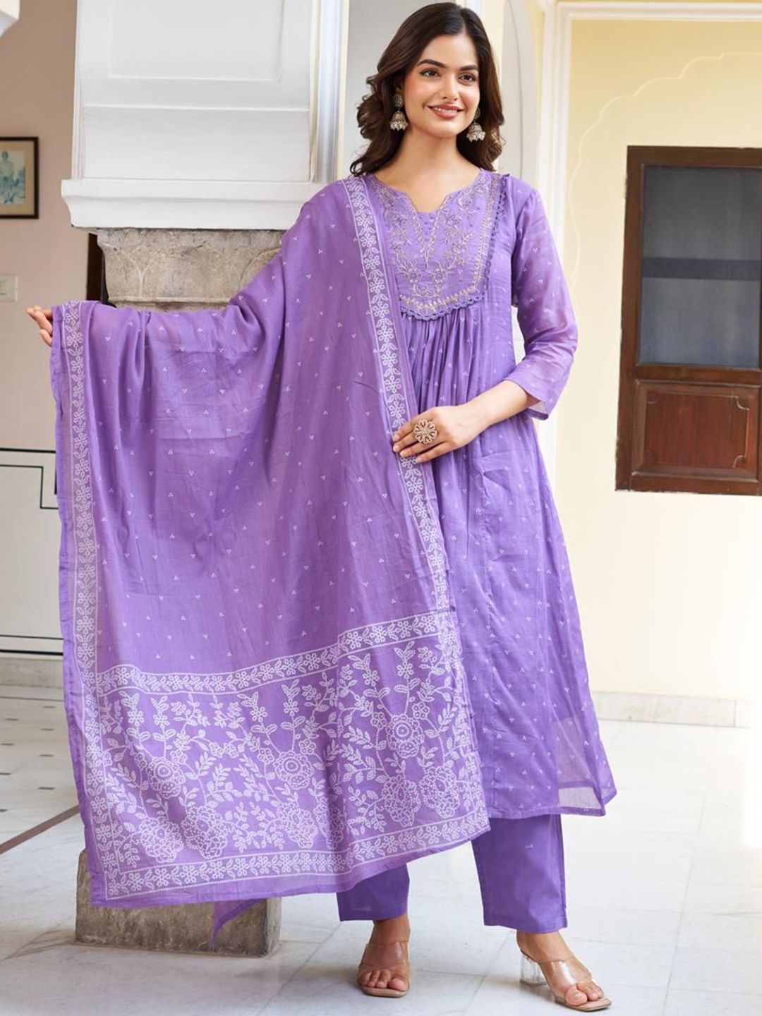 KAUTIK FABRICS Floral Printed Pleated Kurta With Trousers & Dupatta
