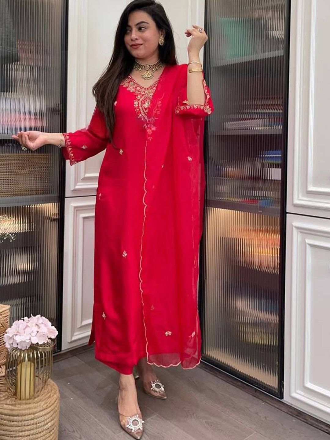 Siya Fashion Women Floral Embroidered Regular Kurta with Trousers & Dupatta