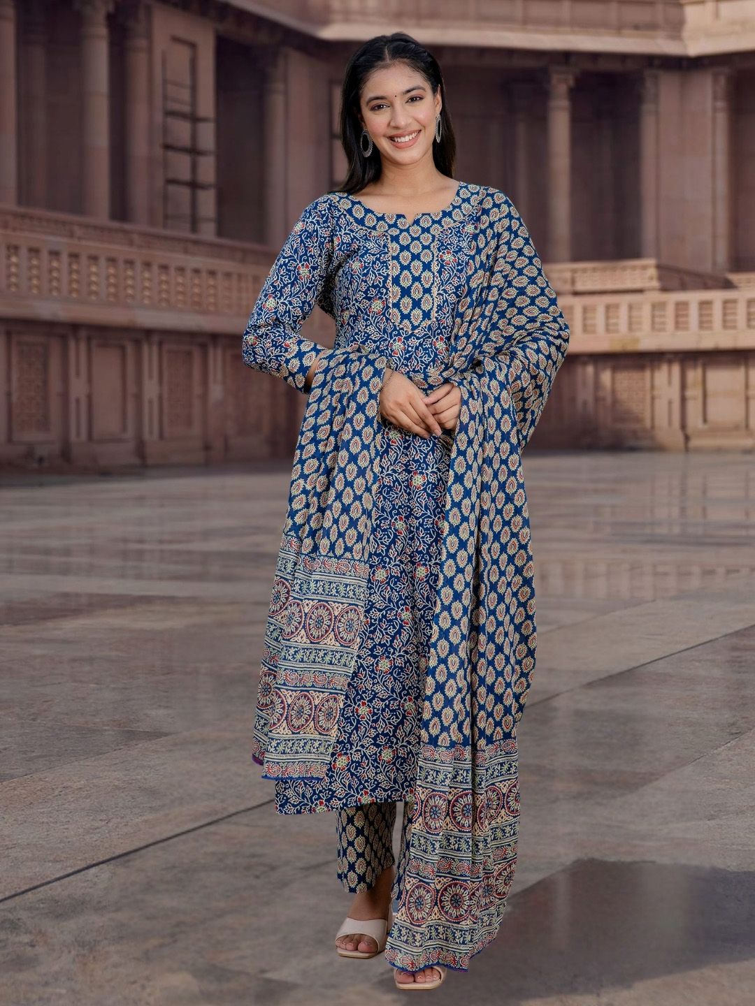 Mokshielite Women Floral Printed Gotta Patti Pure Cotton Kurta & Trousers With Dupatta