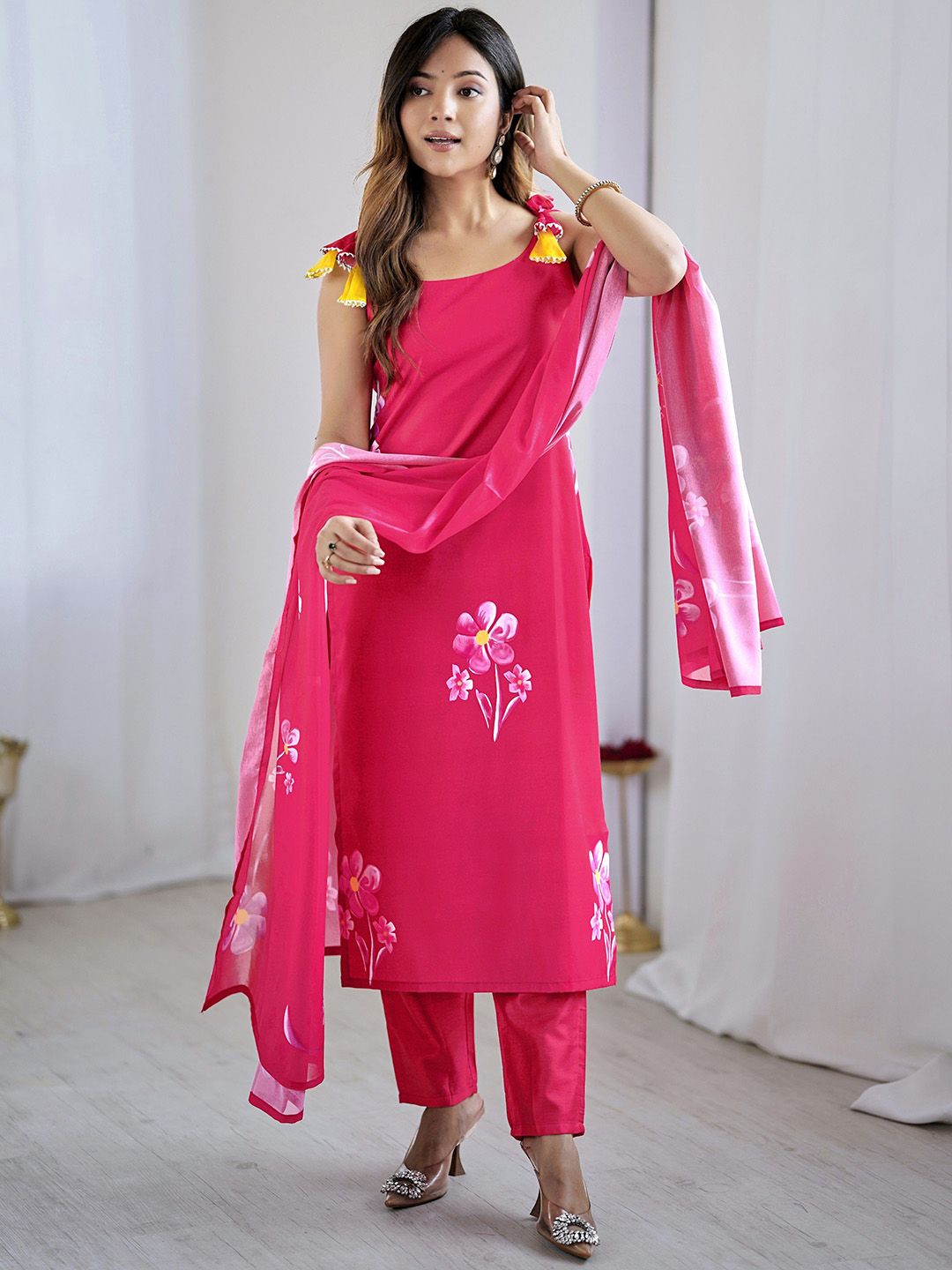 KAUTIK FABRICS Women Floral Print Regular Kurta with Trousers & Dupatta