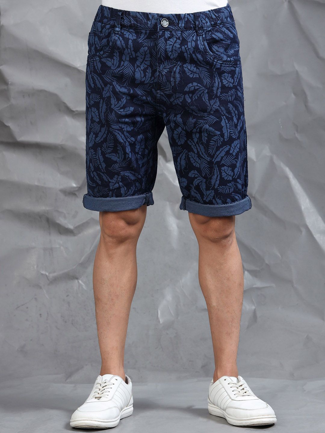 beevee Men Floral Printed Regular Fit Mid-Rise Shorts