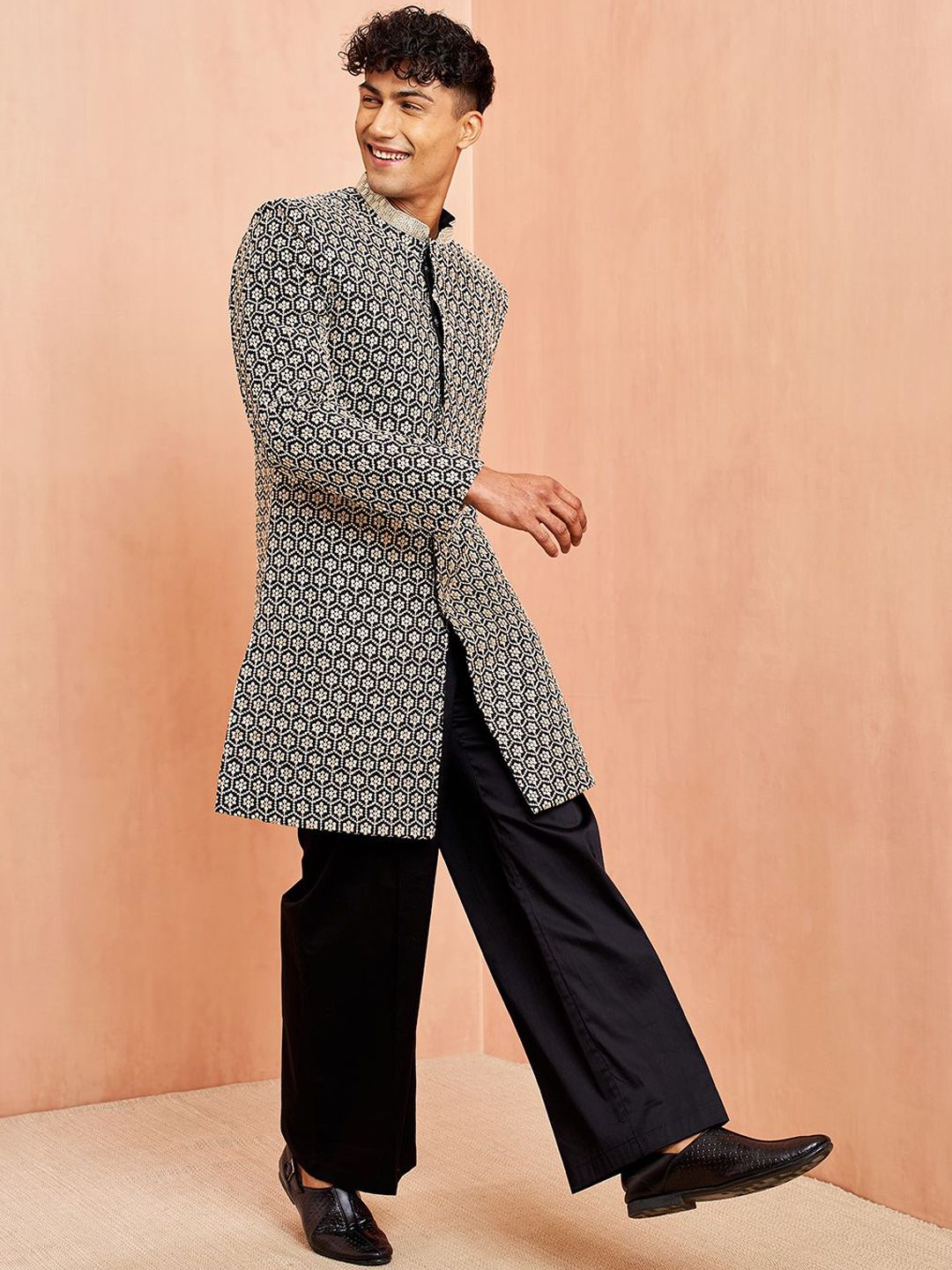 VASTRAMAY Men Slim-Fit Embroidered Mandarin Collar Sherwani Set