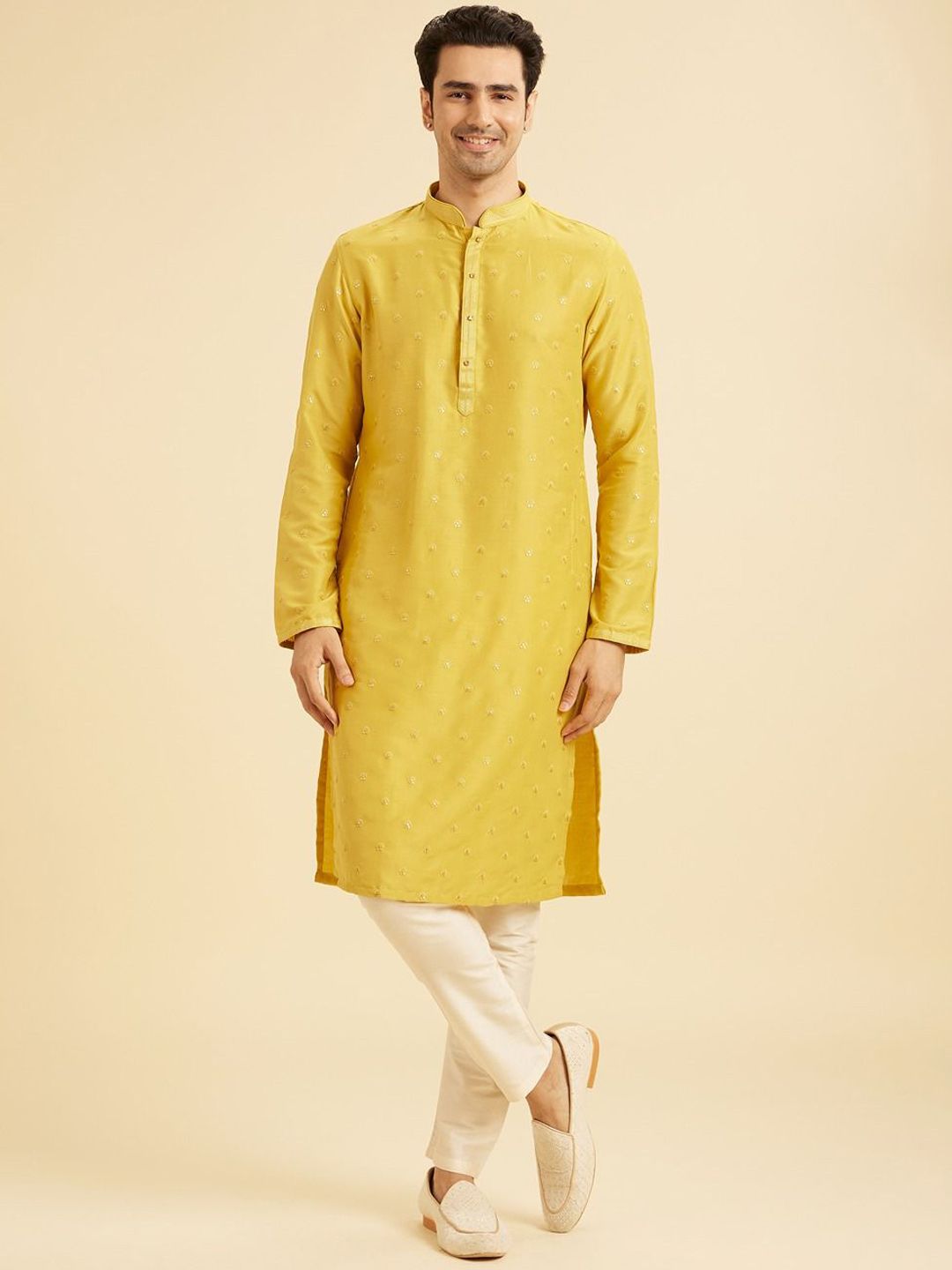 Manyavar Floral Embroidered Mandarin Collar Sequinned Straight Kurta With Pyjamas-picture-11