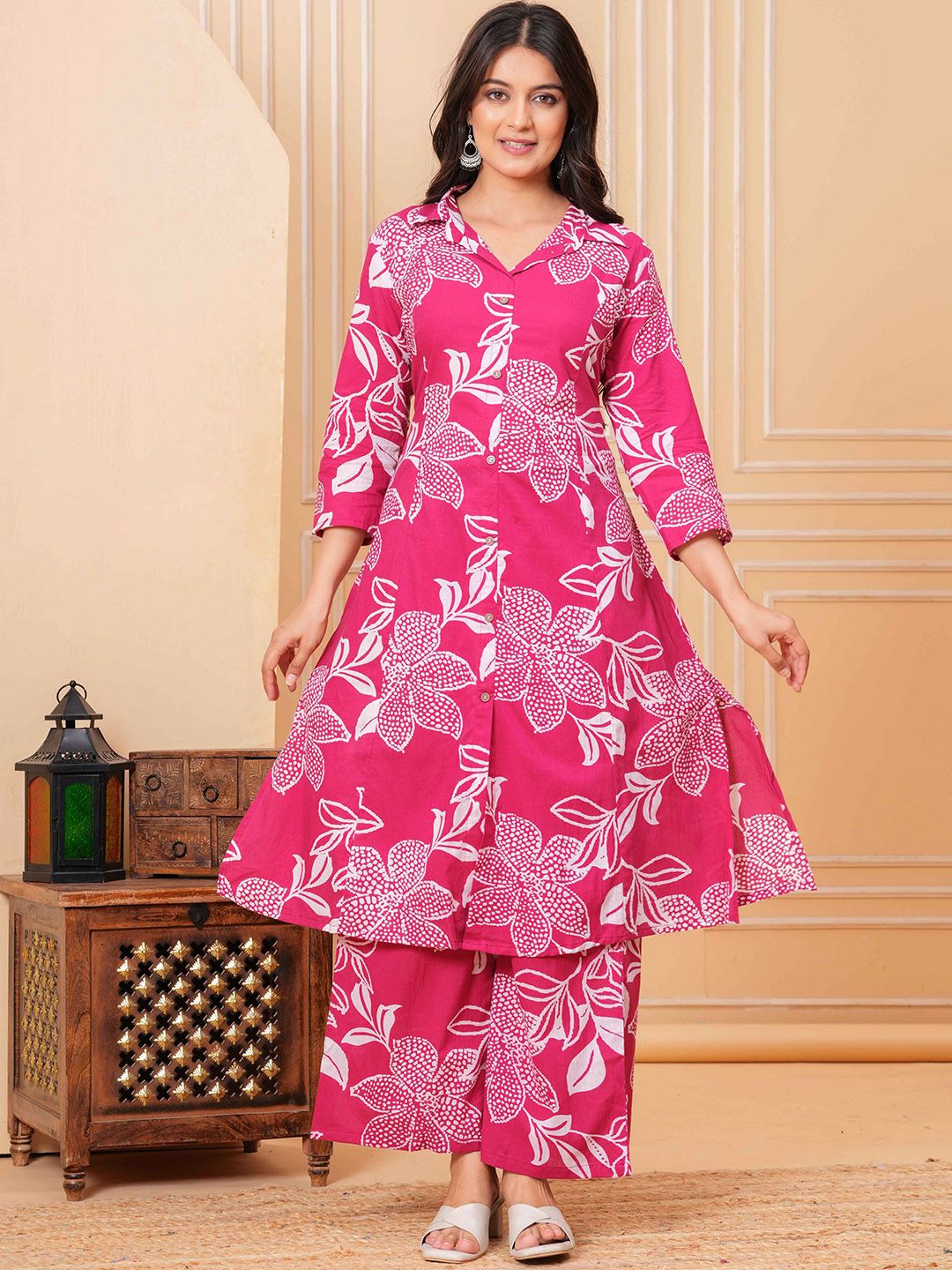 Bunkari Women Floral Printed Regular Kurta with Trousers Kurta Sets
