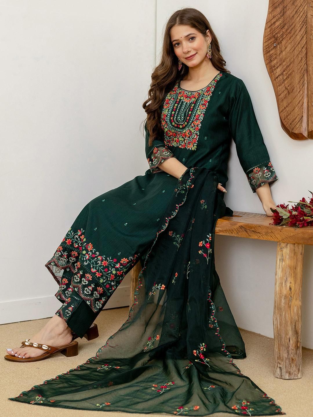 SANISA Women Green Silk Blend Kurta Sets-picture-27