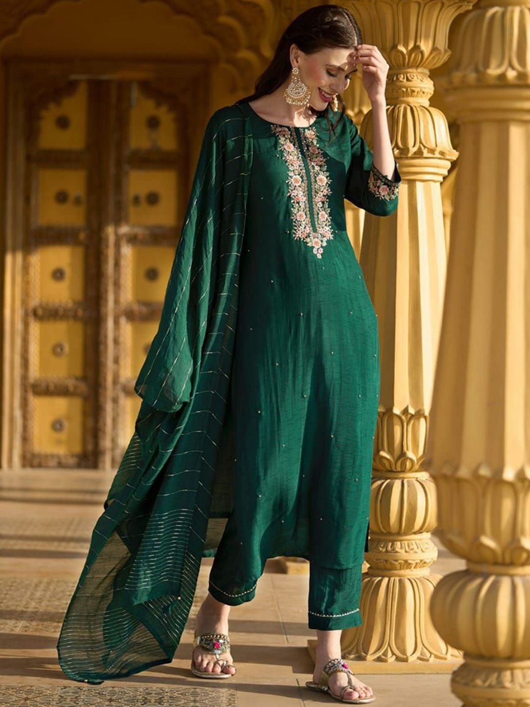 DMUNESH FASHION Women Floral Embroidered Regular Kurta with Trousers & Dupatta