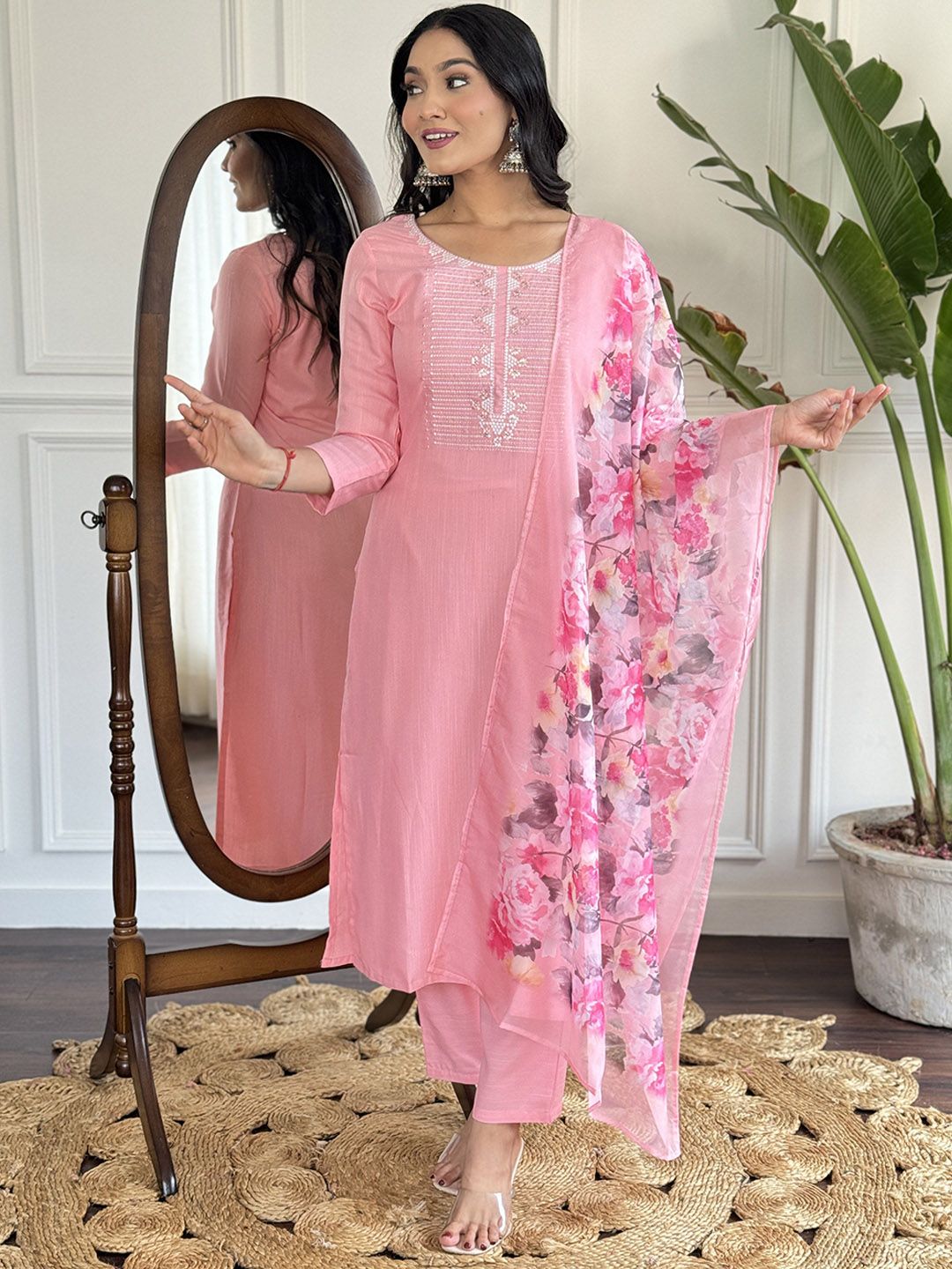 ZAIERRA Women Floral Embroidered Kurta with Pyjama & Dupatta