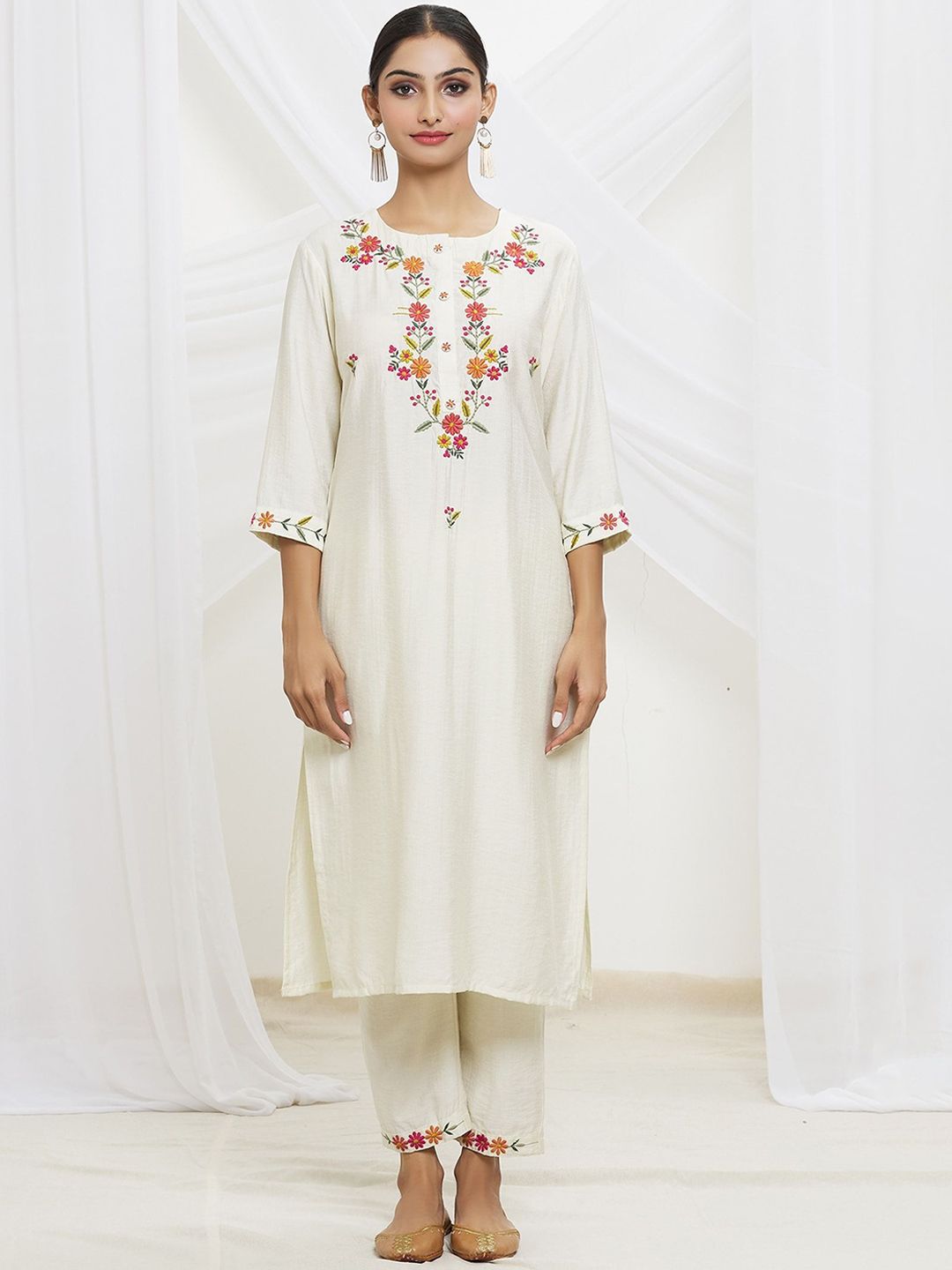 DMUNESH FASHION Women Floral Embroidered Regular Thread Work Kurta with Pyjamas & Dupatta