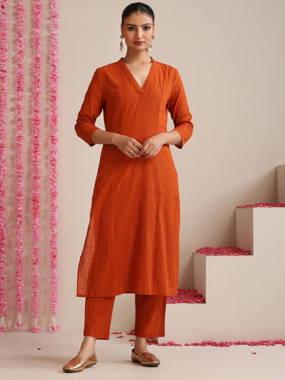 Swtantra Women Solid Kurta with Trouser
