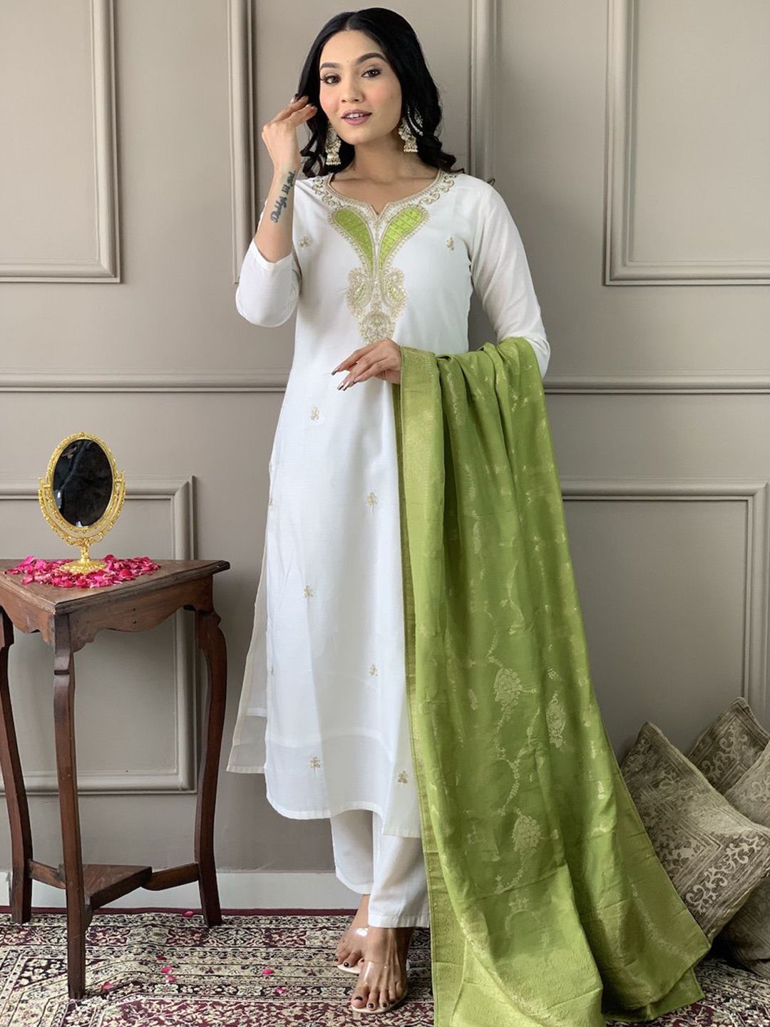 TWINS LADY Women Ethnic Motifs Embroidered Regular Kurta with Trousers & With Dupatta