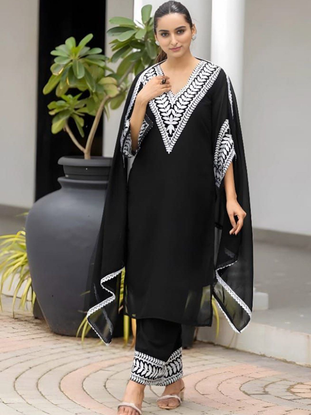 Moda Rapido Women Floral Regular Thread Work Straight Silk Georgette Kurta with Trousers