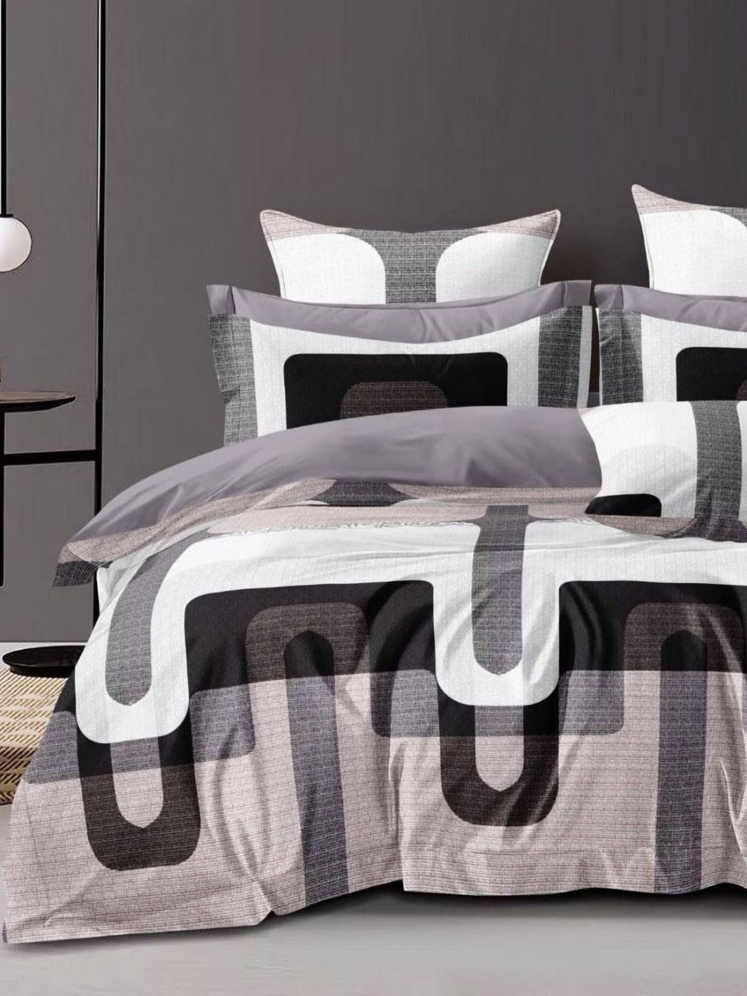 Bajo's Bajo's White & Black 300 TC Queen Bedsheet with 2 Pillow Covers