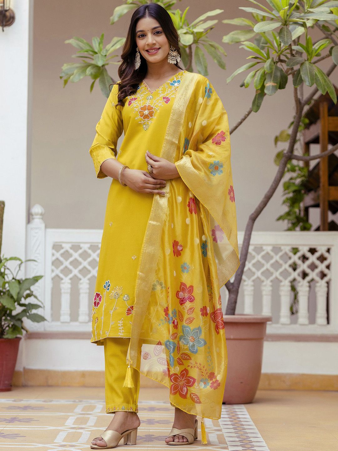 all about you Women Floral Embroidered Kurta with Trousers & Dupatta