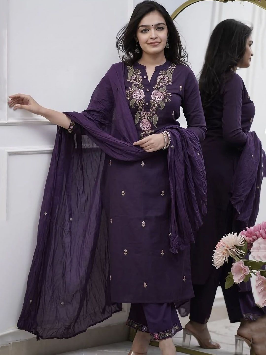 SHREE LAXMINARAYAN EXPORT Women Floral Embroidered Straight Kurta with Trousers & Dupatta