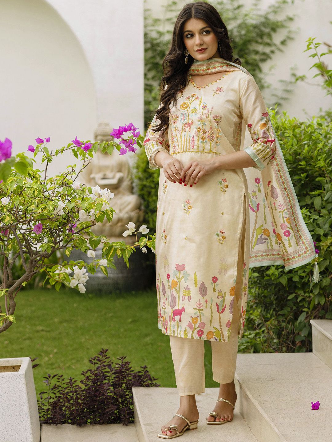all about you Women Floral Embroidered Kurta with Trousers & Dupatta