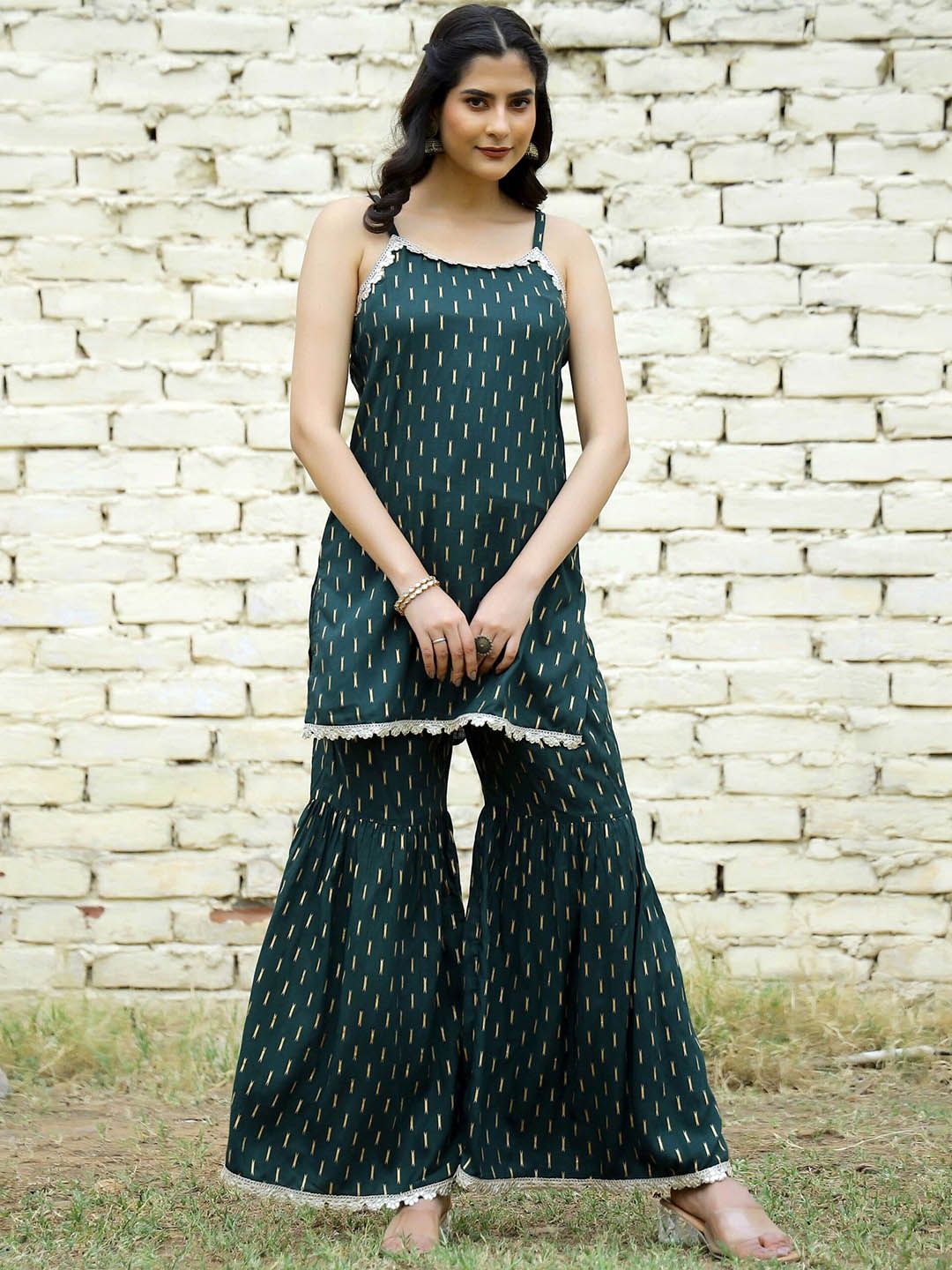 Mokshielite Women Geometric Printed Gotta Patti Straight Kurti with Sharara